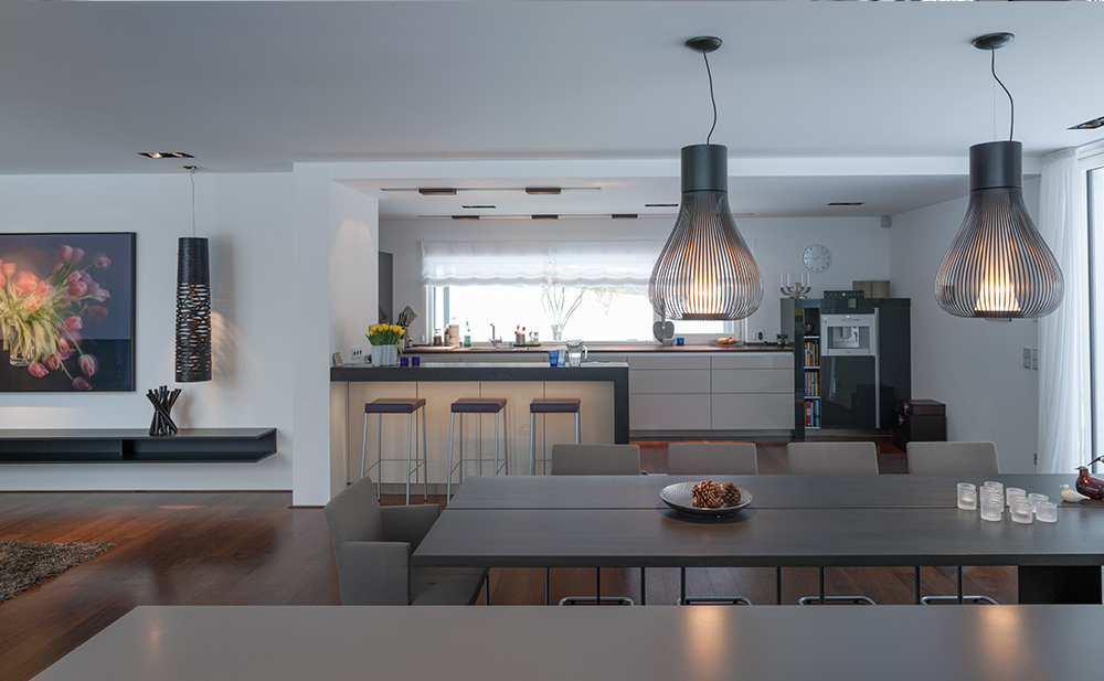 Innenperspektive Koch- und Essbereich Villa in Feldafing